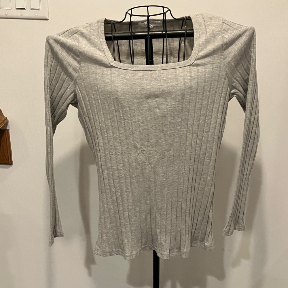 Elegant Gray Long Sleeve Ribbed Top